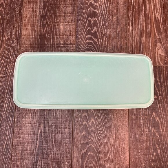 Vintage Tupperware Jadeite Green Celery/Vegetable Keeper - Picture 3 of 16